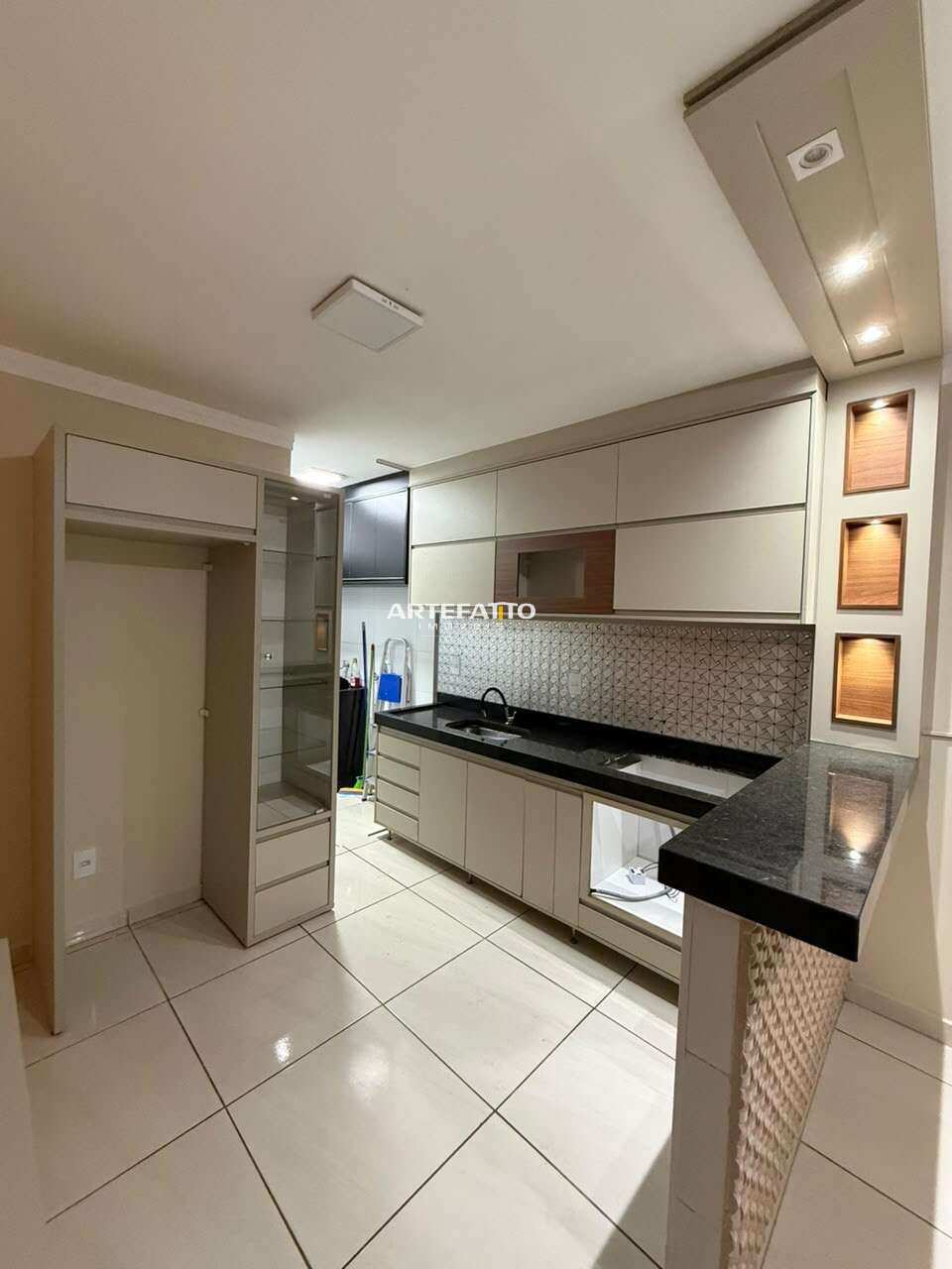  - Apartamento à venda, com 2 quartos, 75m²