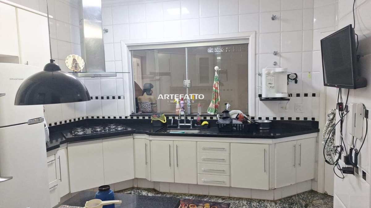  - Casa à venda em Franca, Jardim Bethânia, com 3 quartos, 210m²