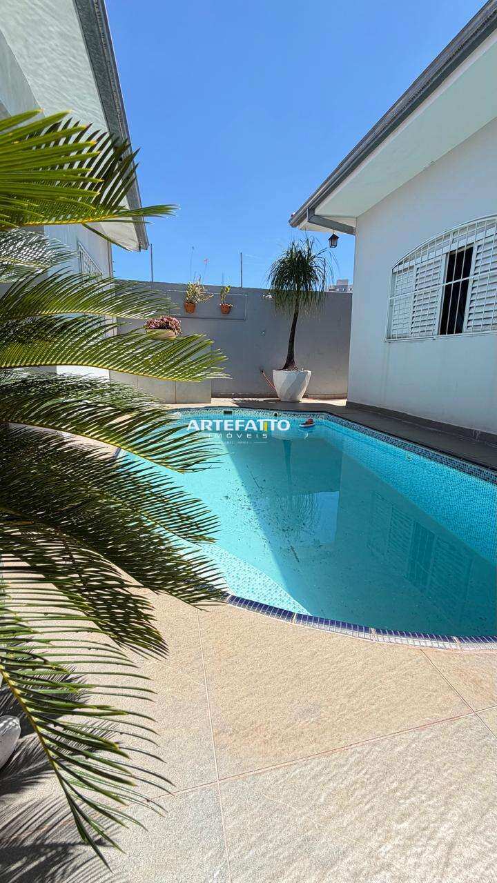  - Casa à venda em Franca, Jardim Santana, com 3 quartos, 272m²
