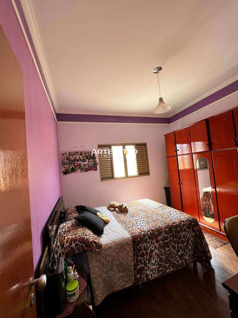  - Casa à venda em Franca, Parque João Leite, com 3 quartos, 250m²